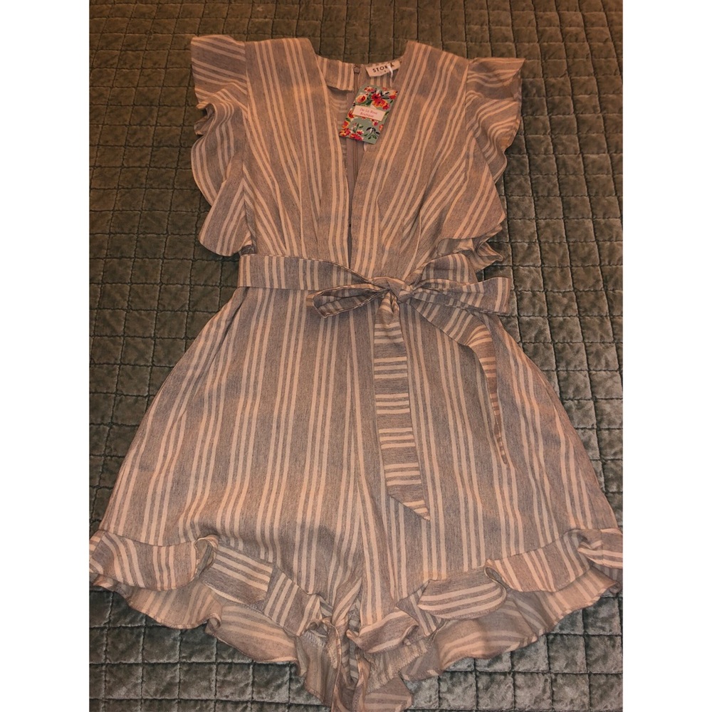 Striped romper 💕🎀